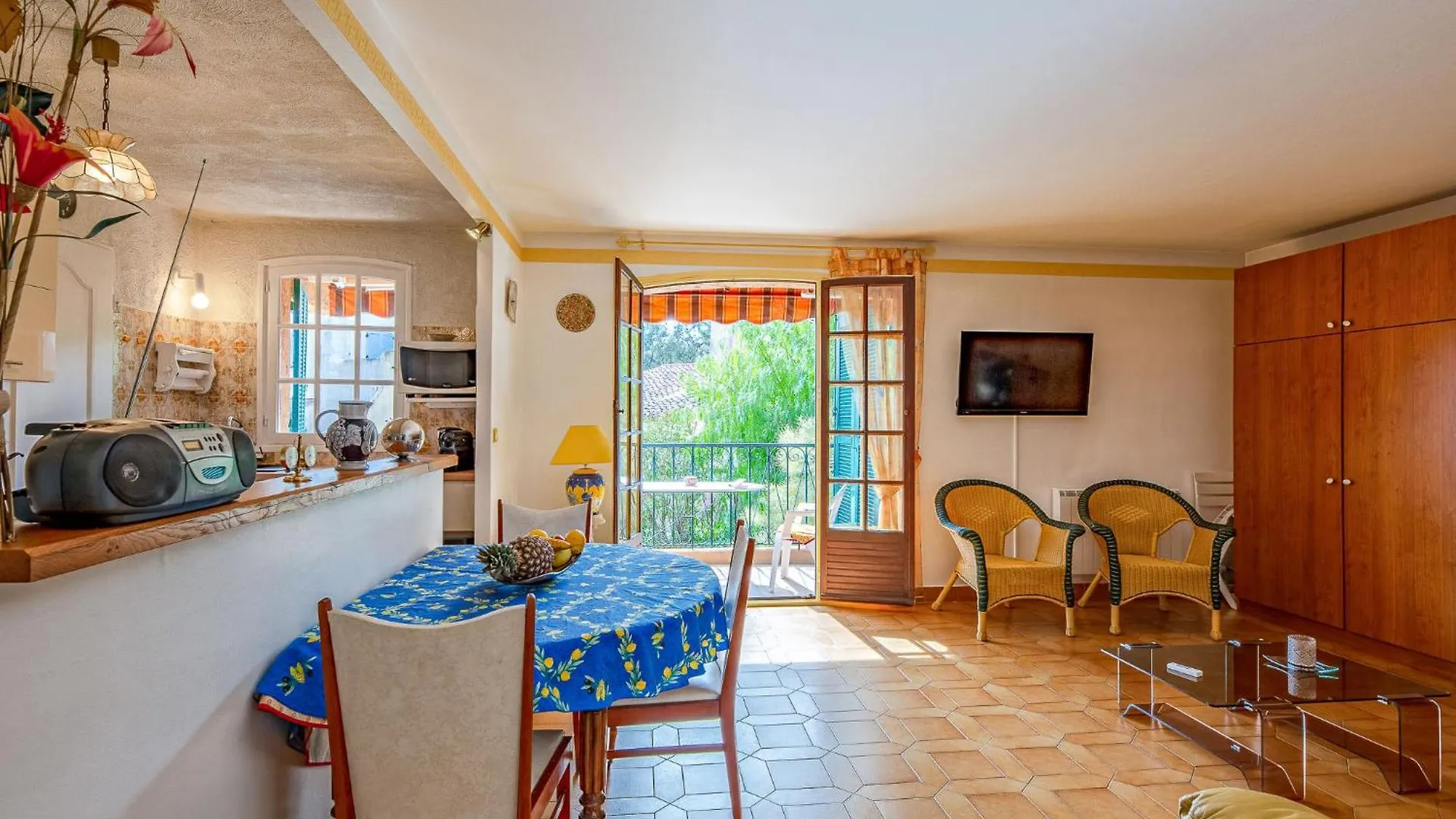 Apartment Les Pins By Interhome Saint-Raphaël